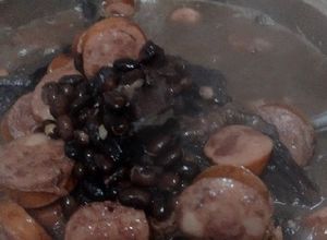 Foto de Feijão com osso de patinho e calabresa