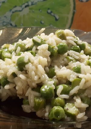 Zdjęcie przepisu Risotto ze szparagami i zielonym groszkiem.
