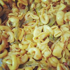 A picture of Spicy macroni.
