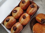 Gambar filling coklat bomboloni