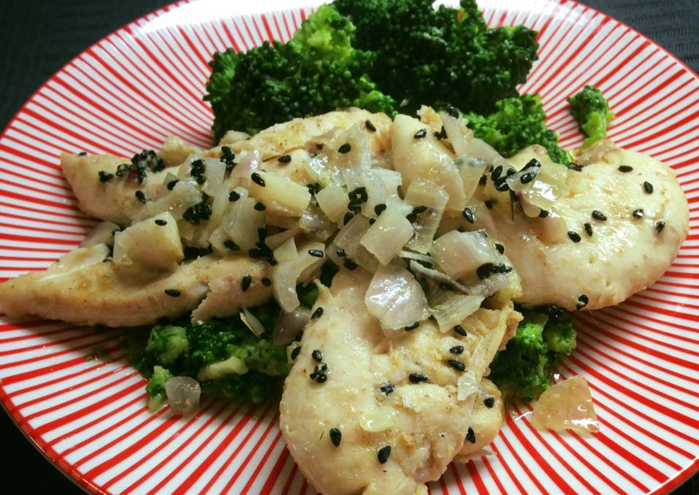 Aiguillettes de Poulet à la graine de Nigelle et Brocolis au Gingembre