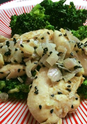 Une photo de Aiguillettes de Poulet à la graine de Nigelle et Brocolis au Gingembre
