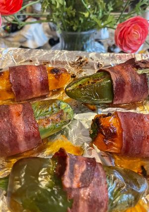 Hình của món Ớt nhồi thịt cuộn bacon.