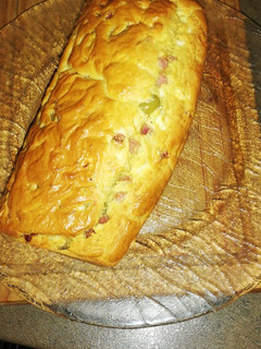 Une photo de Cake aux olives, jambon & feta 🍞