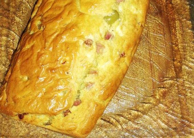 Recette Savoureux Cake aux olives, jambon & feta 🍞