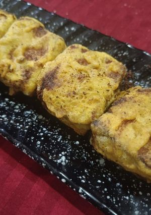 A picture of Sandwich cheese bread pakoda.