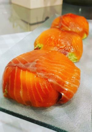Foto principal de Bombas de salmón con aguacate (entrante de fiesta)