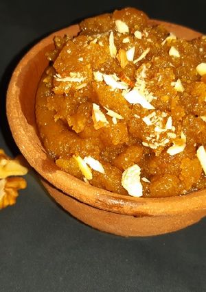 A picture of Besan Horlicks halwa.