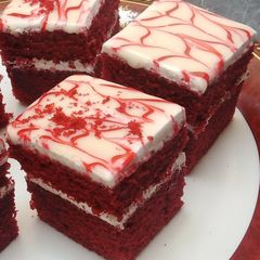 A picture of Red velvet pastries.