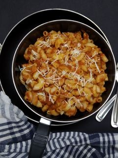 રેડ સોસ પાસ્તા (Red Sauce Pasta Recipe In Gujarati) રેસીપી મુખ્ય ફોટો