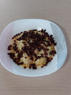 عکسی از دستور رشته پلو با کشمش