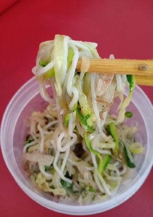 Hình của món Mì xào bí ngòi ruốc nấm bì heo keto.