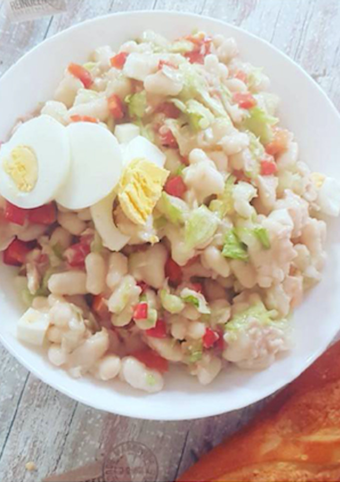 Una foto de Ensalada de judías blancas