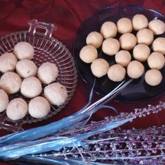 A picture of Maa ladoo & Rawa ladoo.
