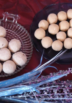 A picture of Maa ladoo & Rawa ladoo.