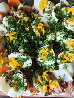 Una foto de Ensalada de papa, atún y huevo