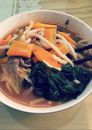 Hình của món Mì udon kim chi thịt bò.