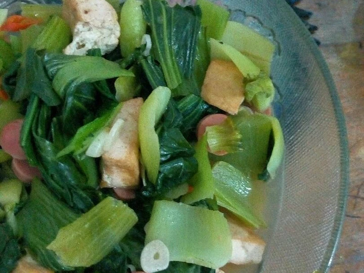 Langkah Mudah untuk Menyiapkan Resep Cah pokcoy tahu sosis yang Bikin Ngiler