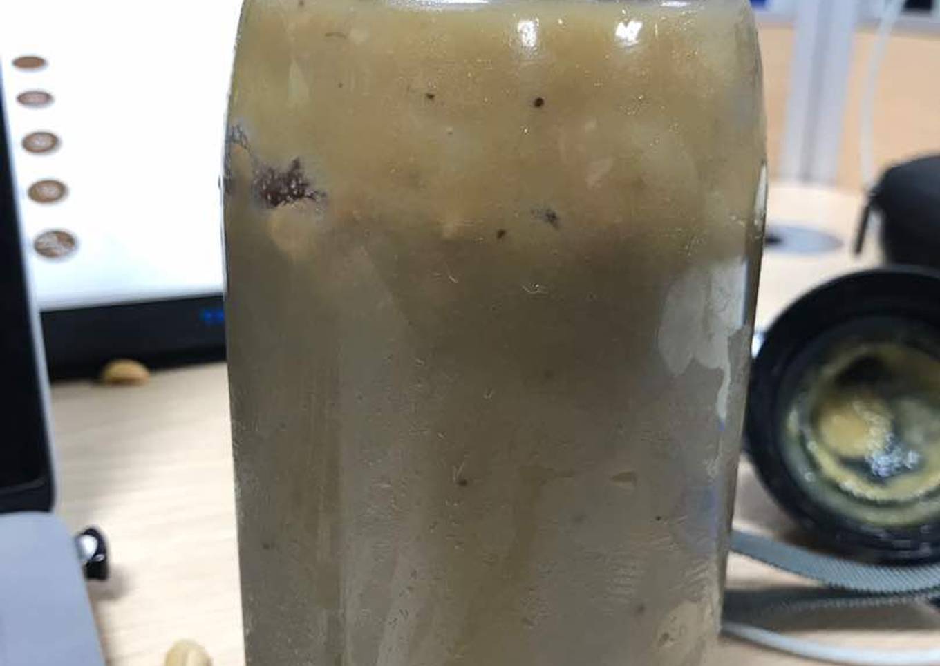 Smoothie(red apple,banana and grountnut)
