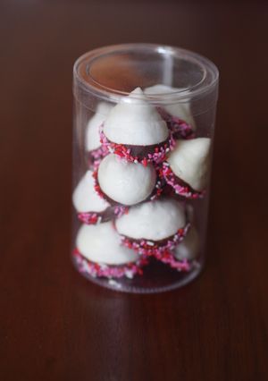A picture of Meringue Kisses.