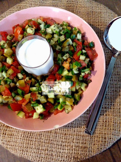 عکسی از دستور سالاد خیارشور کاتزوتز