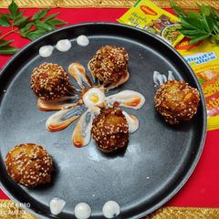 A picture of Maggi cheese bombs.