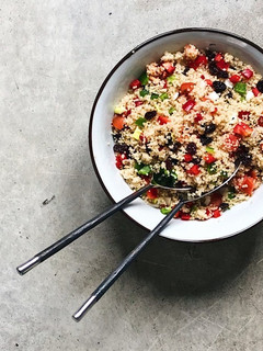 Una foto de Tabulé de quinoa con verduras