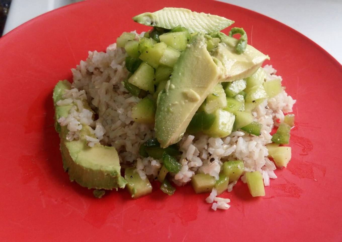 Arroz integral con pepino, pimiento verde y aguacate #healthy