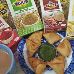 A picture of Aalu samosa.