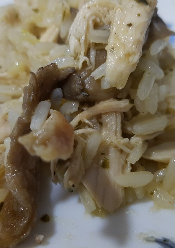 Una foto de Aprovechando restos!!😋🍗🍚🍄
