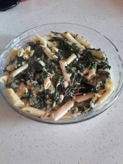 Una foto de Macarrones con espinacas y queso mozzarella