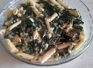 Una foto de Macarrones con espinacas y queso mozzarella