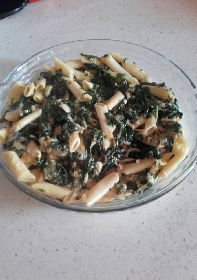 Una foto de Macarrones con espinacas y queso mozzarella