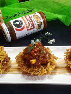 क्रिस्पी नूडल्स बस्केट (crispy noodles basket recipe in Hindi) रेसिपी मुख्य फोटो