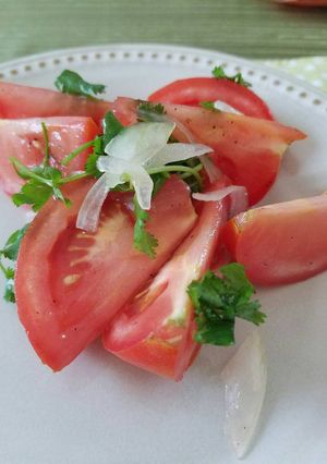 A picture of Tomato and Coriander Salad.