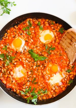 Foto de Tomatada com Feijão e Ovos escalfados