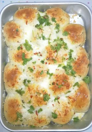 A picture of Pull apart cheesy pav.