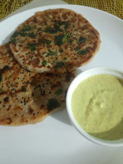 સ્ટફ આલુ વ્હીટ નાન (Stuffed Aloo Wheat Naan Recipe In Gujarati) રેસીપી મુખ્ય ફોટો