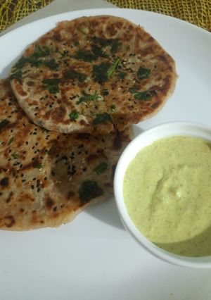 સ્ટફ આલુ વ્હીટ નાન (Stuffed Aloo Wheat Naan Recipe In Gujarati) રેસીપી મુખ્ય ફોટો