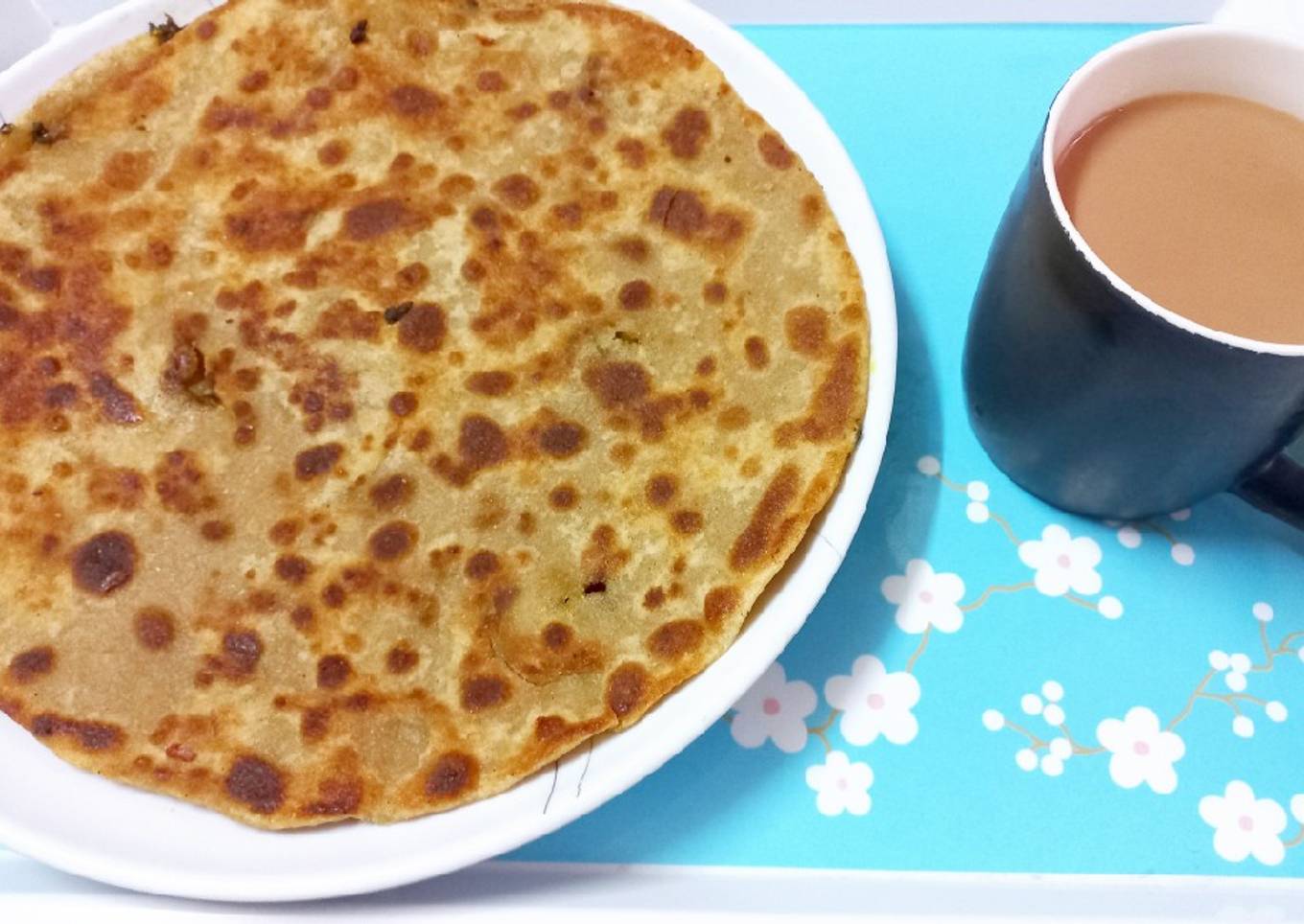 Aloo palak ka paratha with tea ☕😋👍
