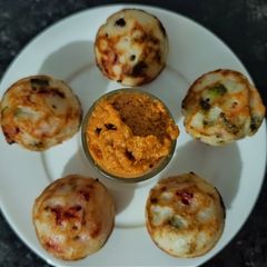 A picture of Appam (regular and suji).