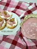 Tranci di baguette con mortadella