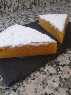Una foto de Pastel de boniato y chocolate blanco