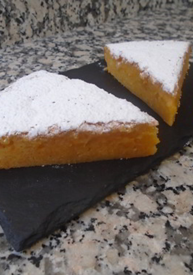 Una foto de Pastel de boniato y chocolate blanco