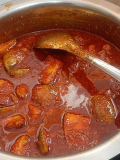 ગોળ કેરી નું અથાણું (Gol keri Athanu Recipe in Gujarati) રેસીપી મુખ્ય ફોટો