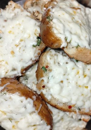 A picture of Cheese spread garlic bread.