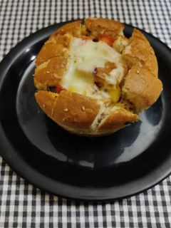 વેજ ચીઝી-ગાર્લિક બન (Veg. Cheese Garlic Bun Recipe In Gujarati) રેસીપી મુખ્ય ફોટો