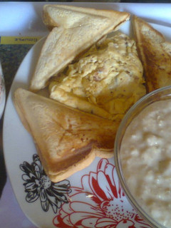 A picture of Toated bread,fried Eggs, Oatmeal and Tea.