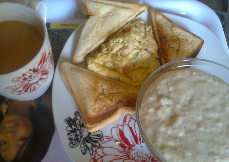 Toated bread,fried Eggs, Oatmeal and Tea