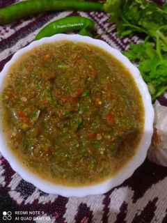 धनिया टमाटर की चटनी (dhaniya tamatar ki chutney recipe in Hindi) रेसिपी मुख्य फोटो